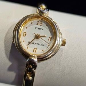 Ladies Timex Essentials vintage watch